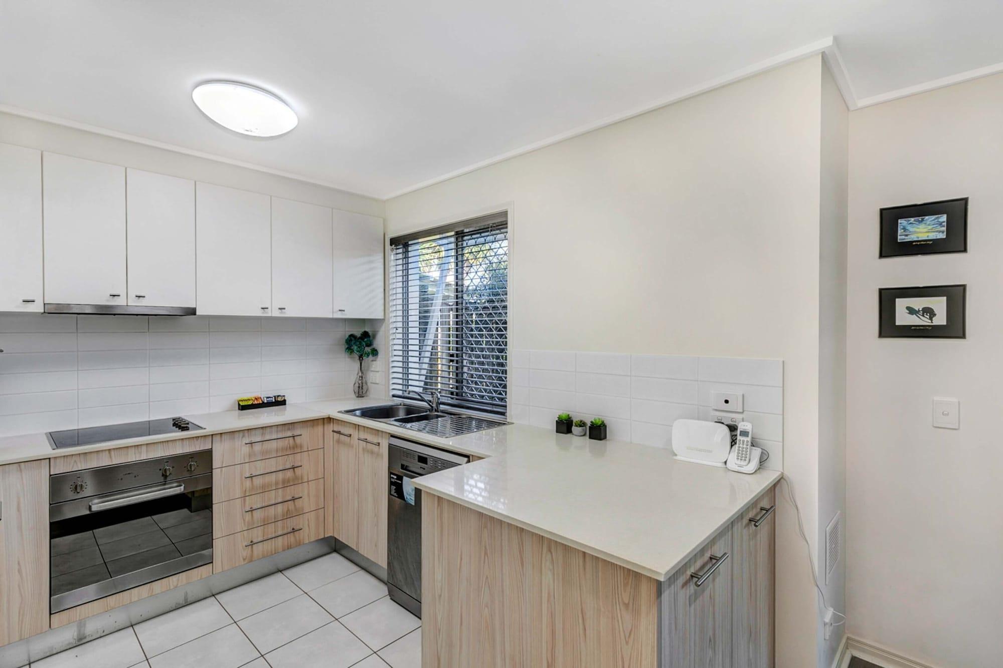 Ramada Encore By Wyndham Whale Cove Hervey Bay Exterior photo
