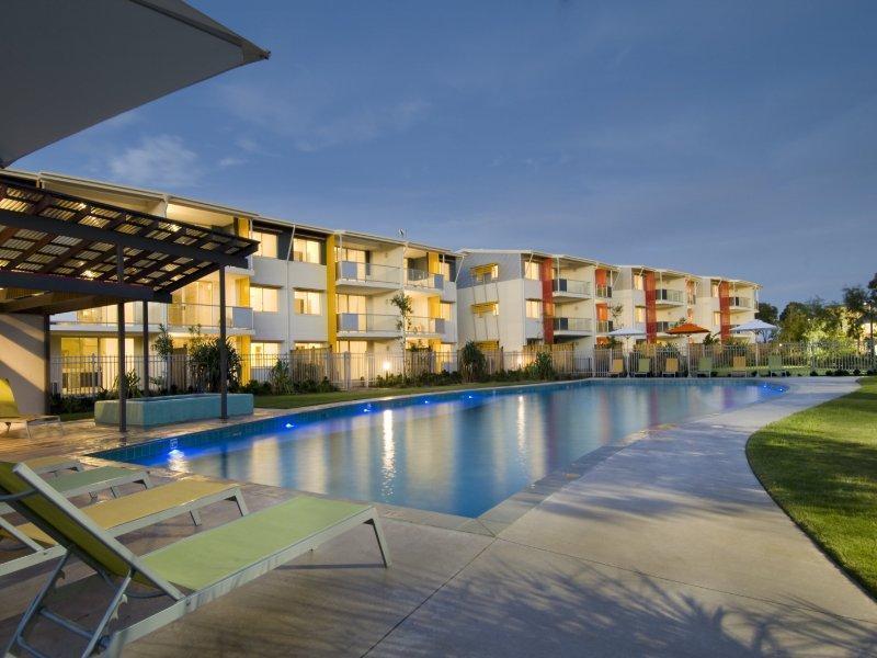 Ramada Encore By Wyndham Whale Cove Hervey Bay Exterior photo