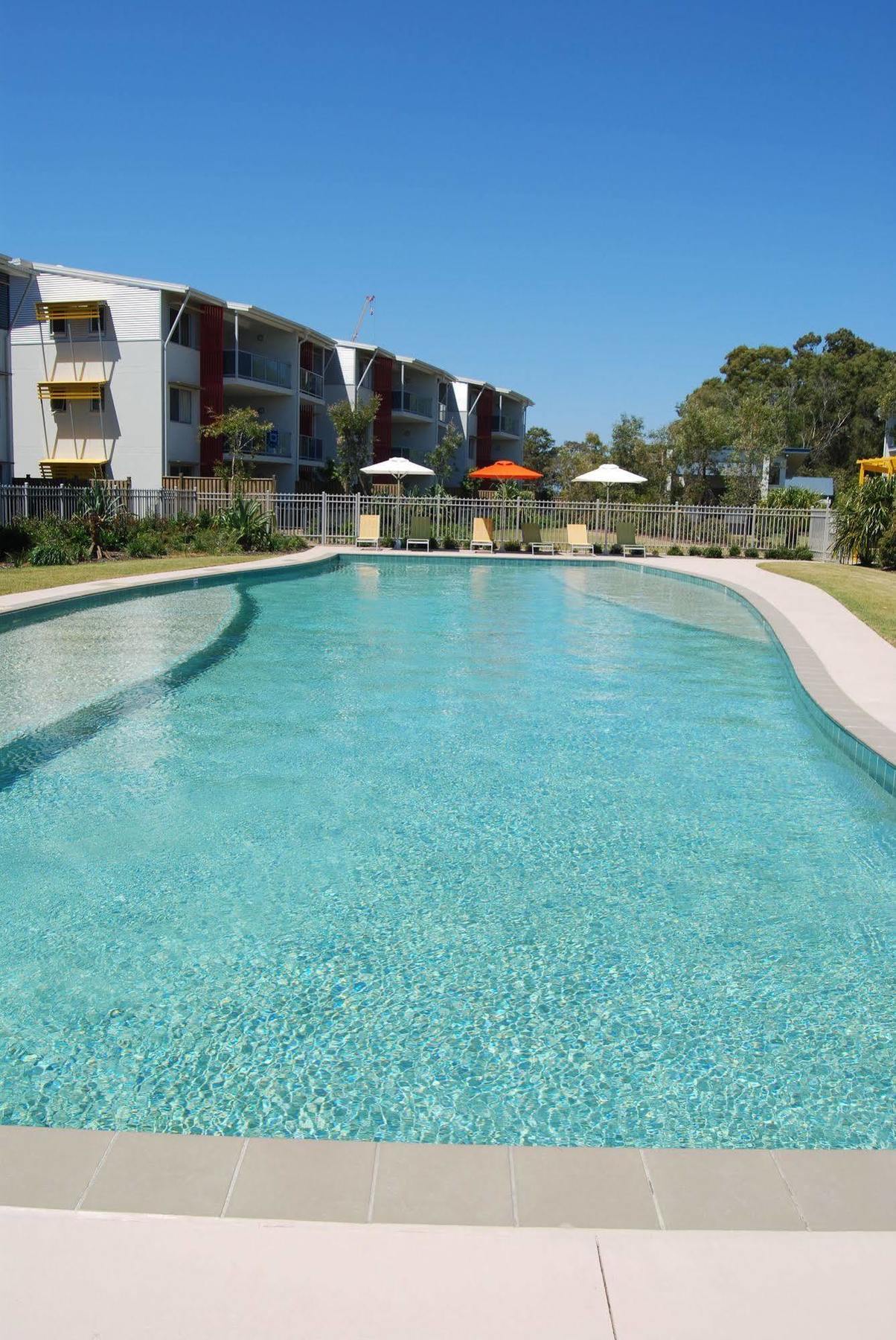 Ramada Encore By Wyndham Whale Cove Hervey Bay Exterior photo